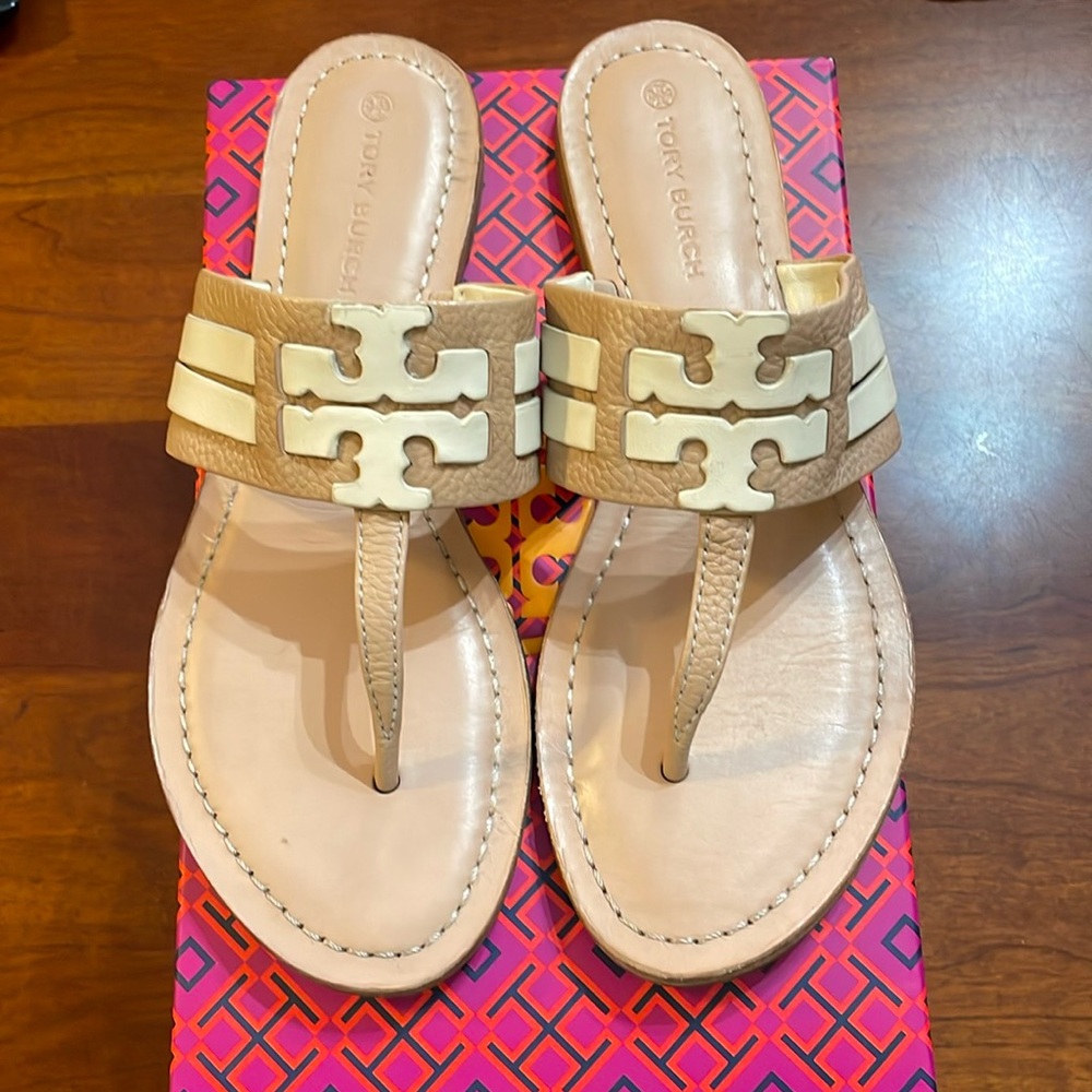 Good used condition. Includes dust bag and box.